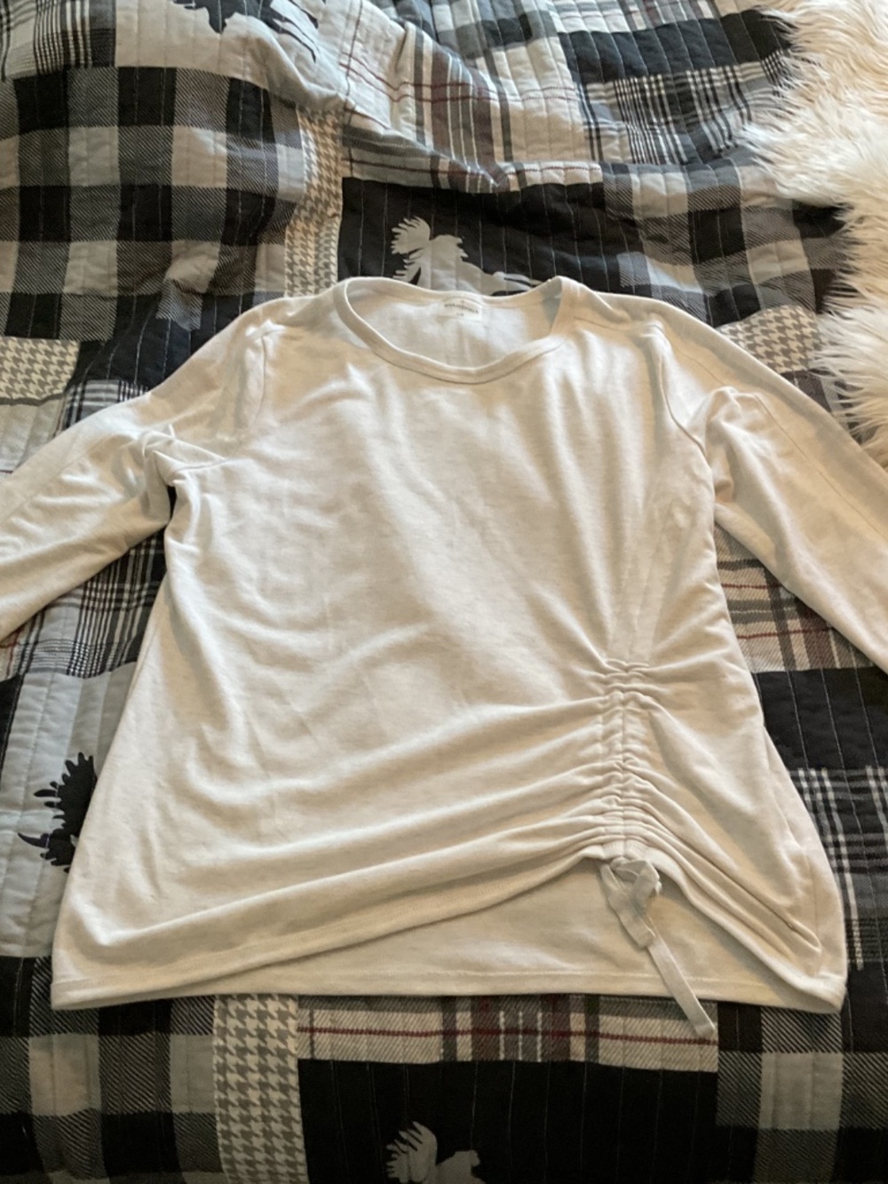 2 sweaters - Picture 3 of 4